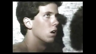 مادر پسر, بیش از شصت فرکانس محل - تند و زننده, انجمن