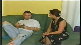 حشری, آلمانی پیر, مامان, انجمن بر روی صورت پسر - بچه - بیمار منزجر کننده جنسی
